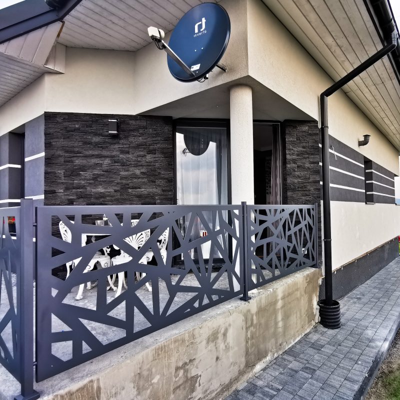 balustrada zewnętrzna ażurowa, metalowa,